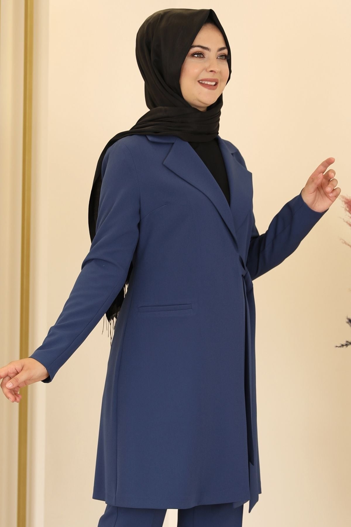 طقم Fashion Showcase لون أزرق غامق