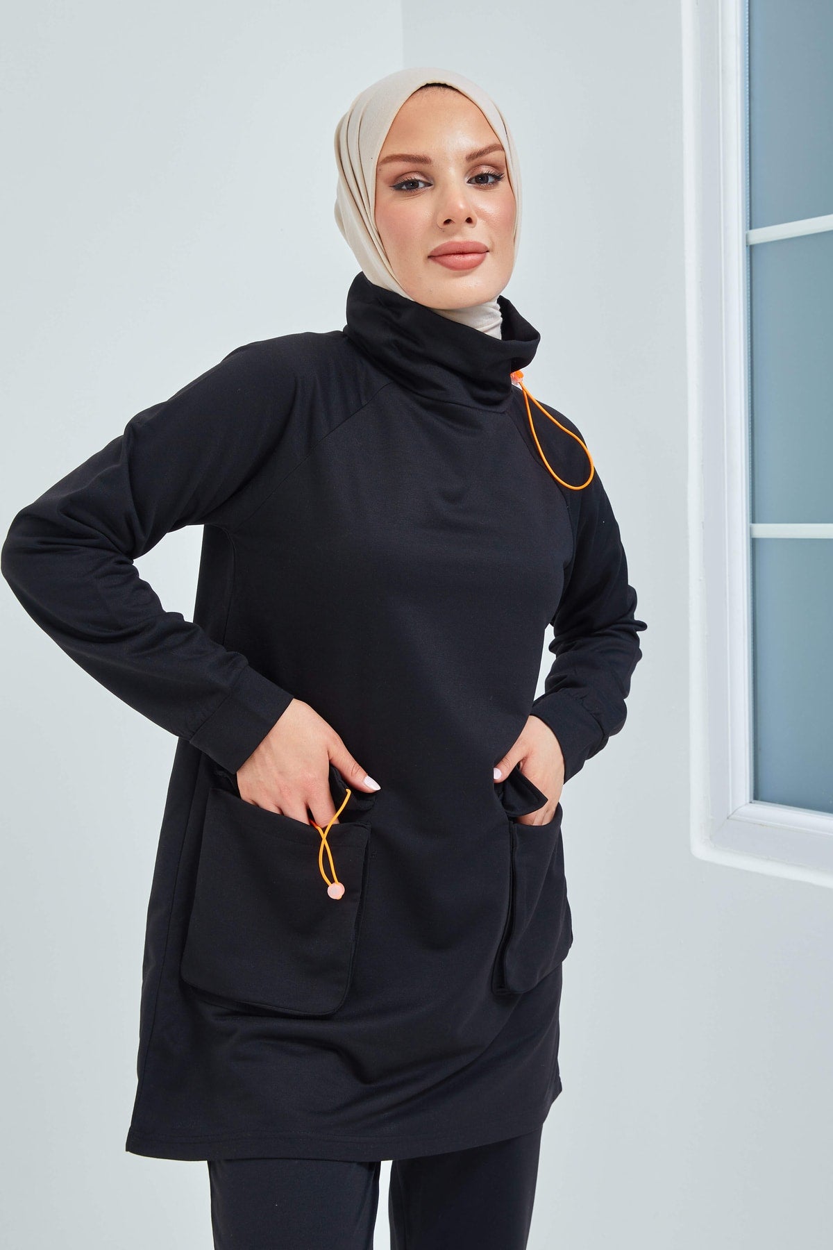 طقم رياضي BURCU TESETTÜR لون أسود