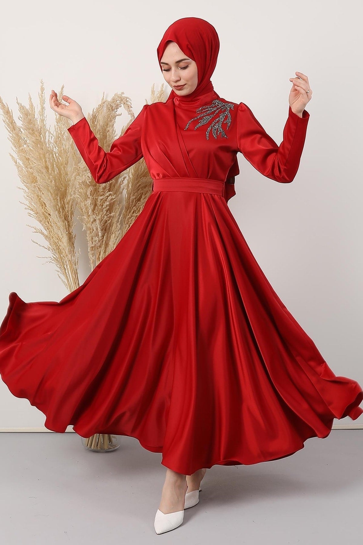 فستان سهرة giz astore لون أحمر