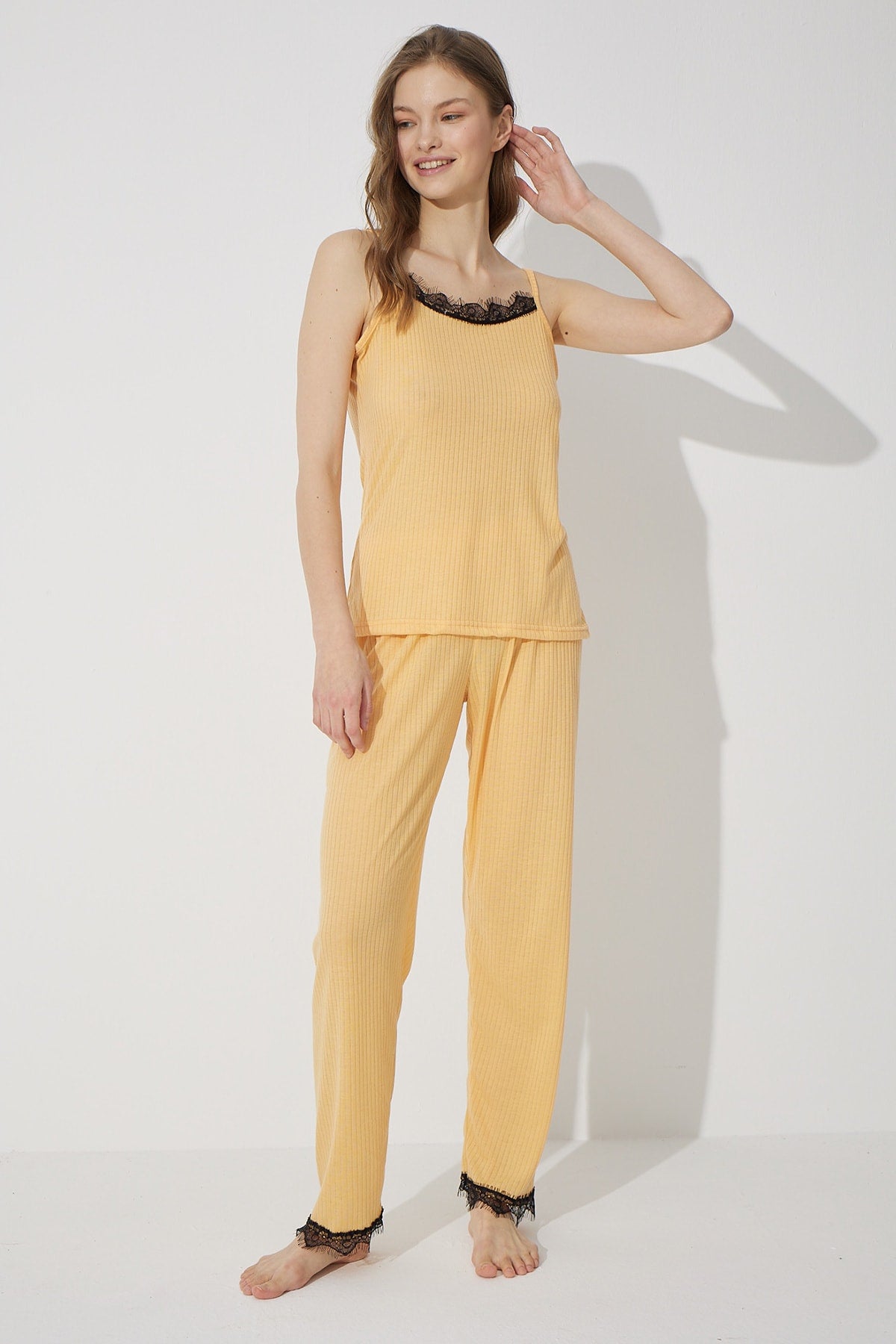 طقم بيجاما Siyah İnci لون أصفر