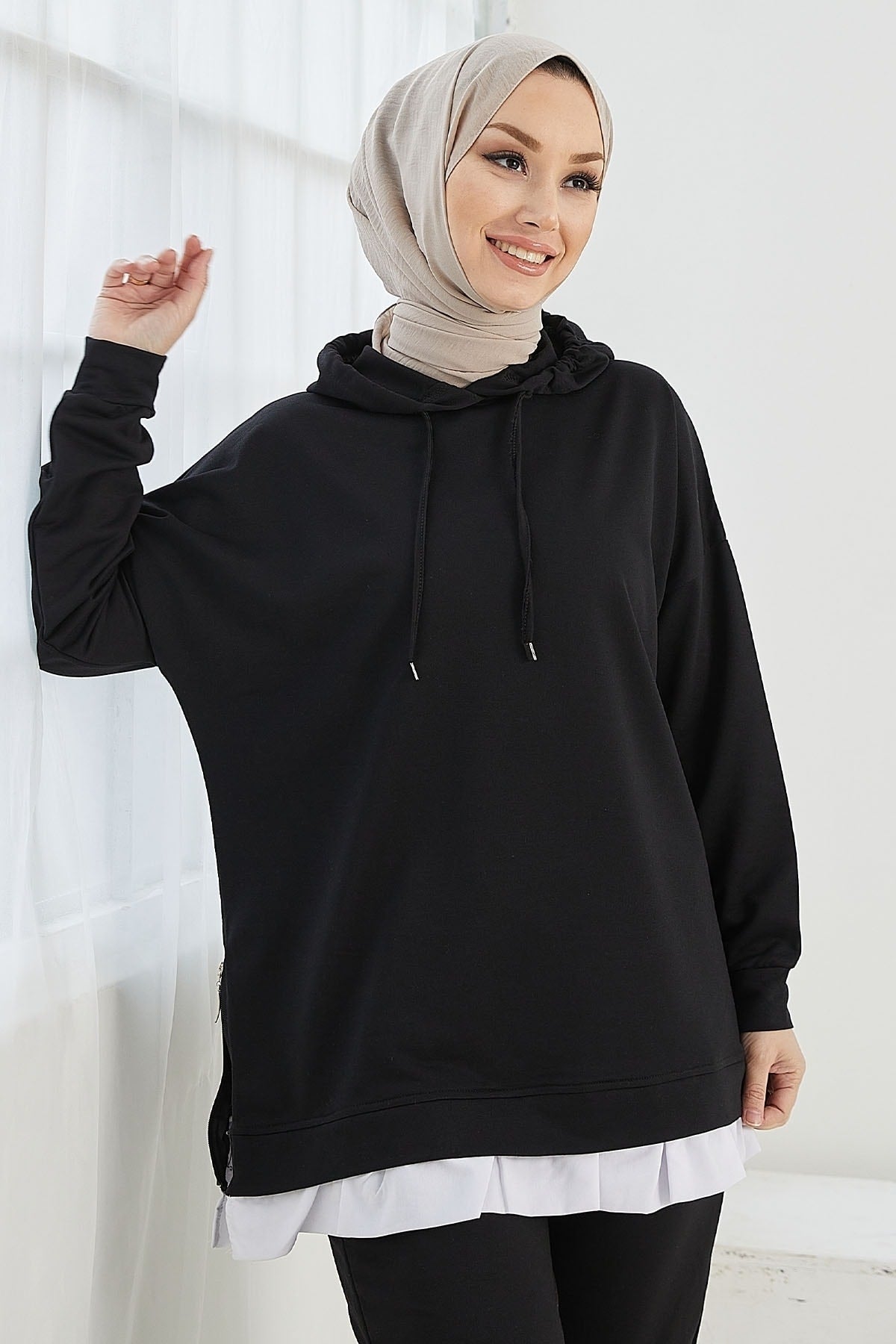 طقم رياضي InStyle لون أسود