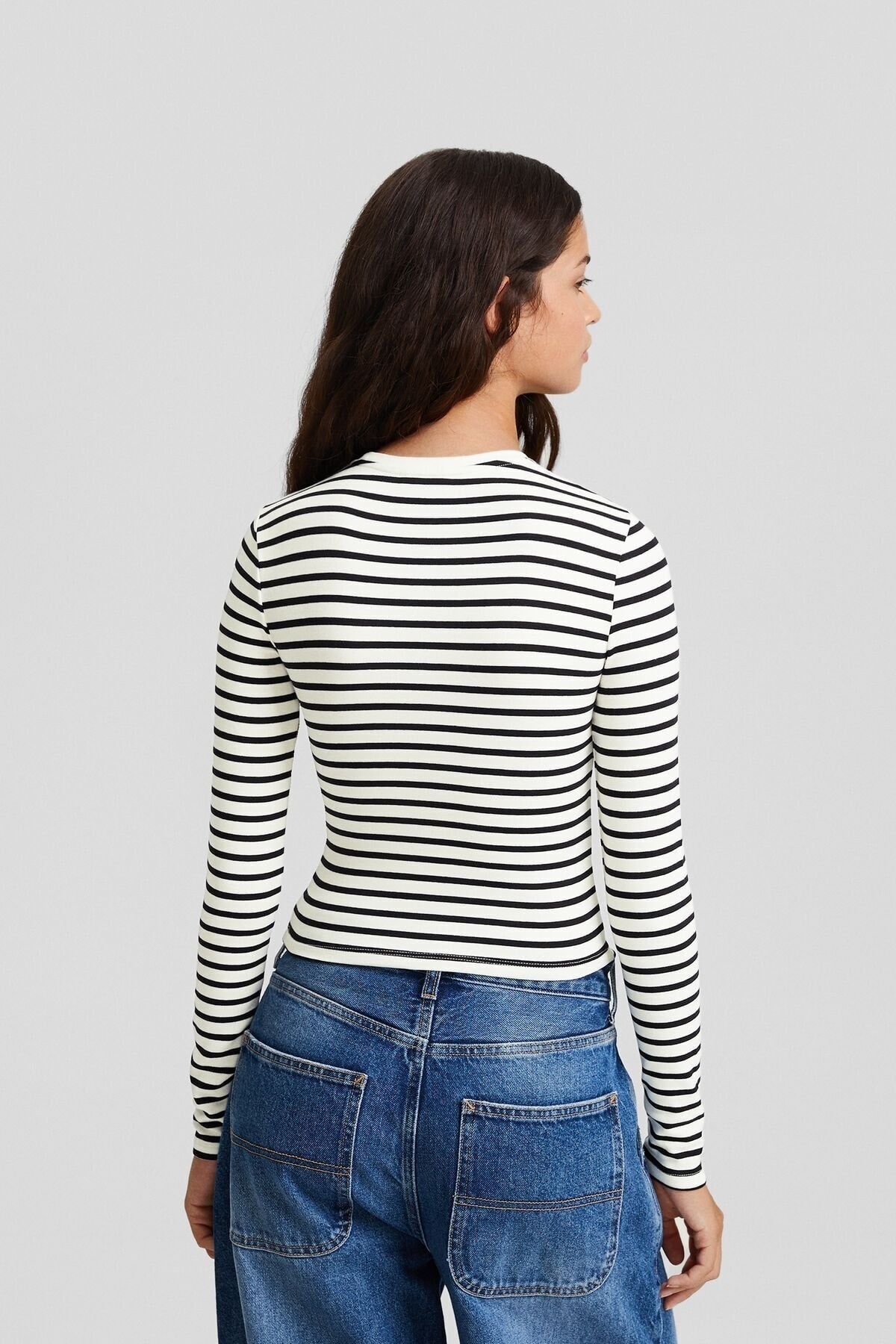 تيشيرت Bershka لون أبيض