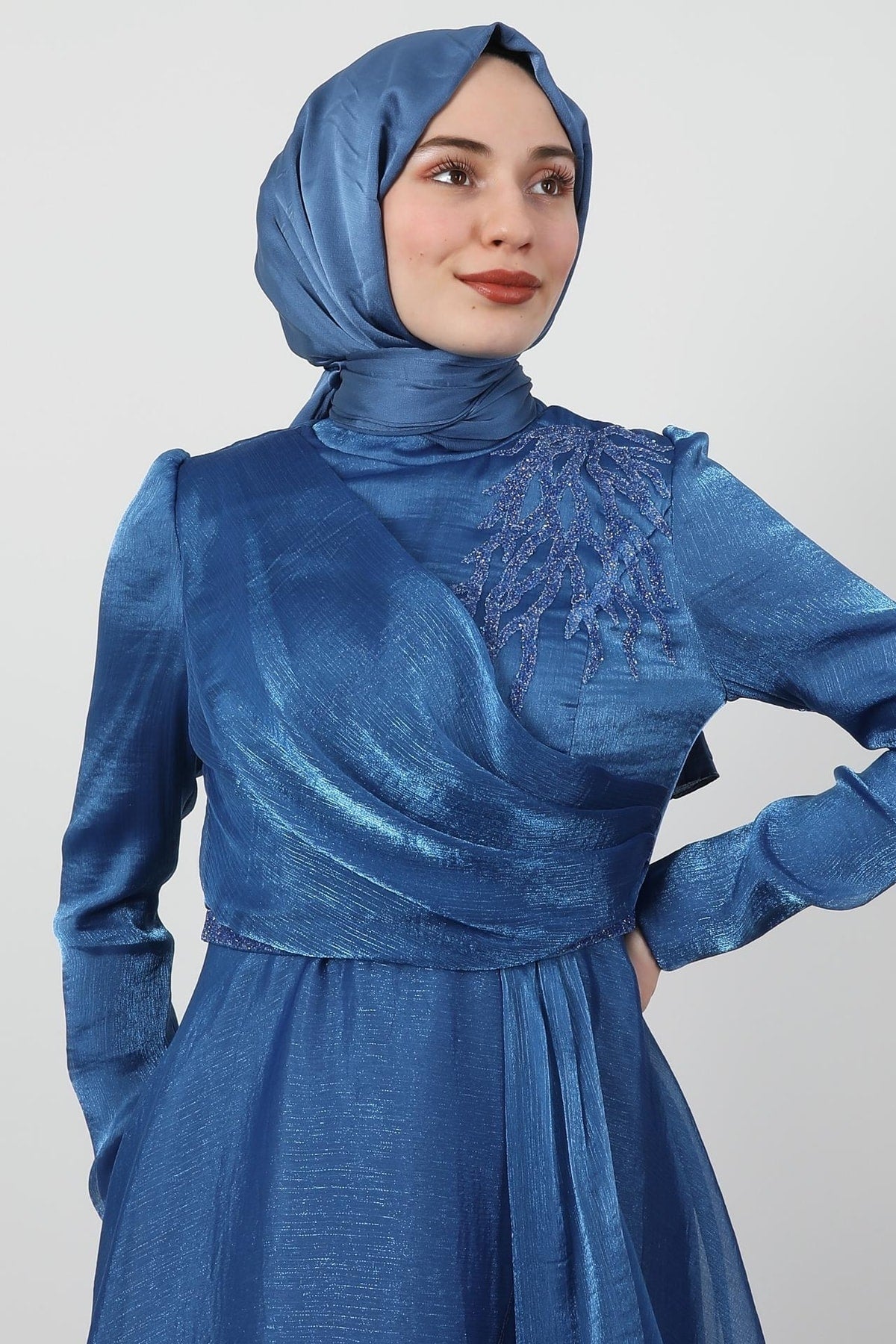 فستان سهرة giz astore لون أزرق غامق