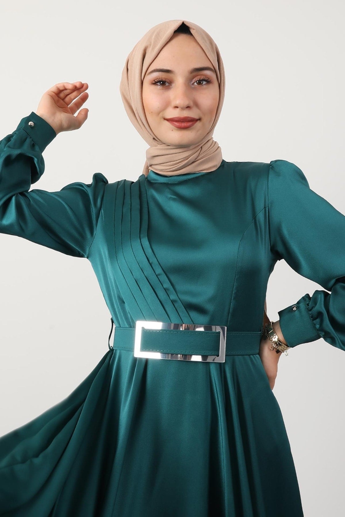 فستان سهرة giz astore لون أخضر