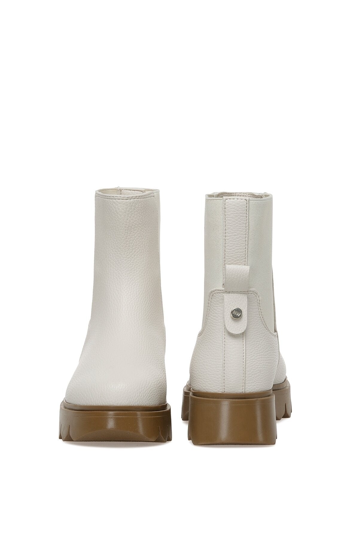 جزمة Nine West لون أبيض