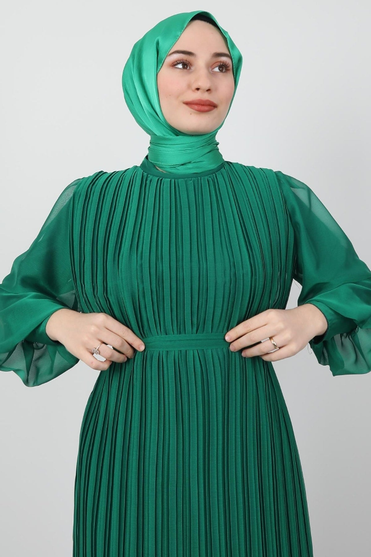 فستان سهرة giz astore لون أخضر