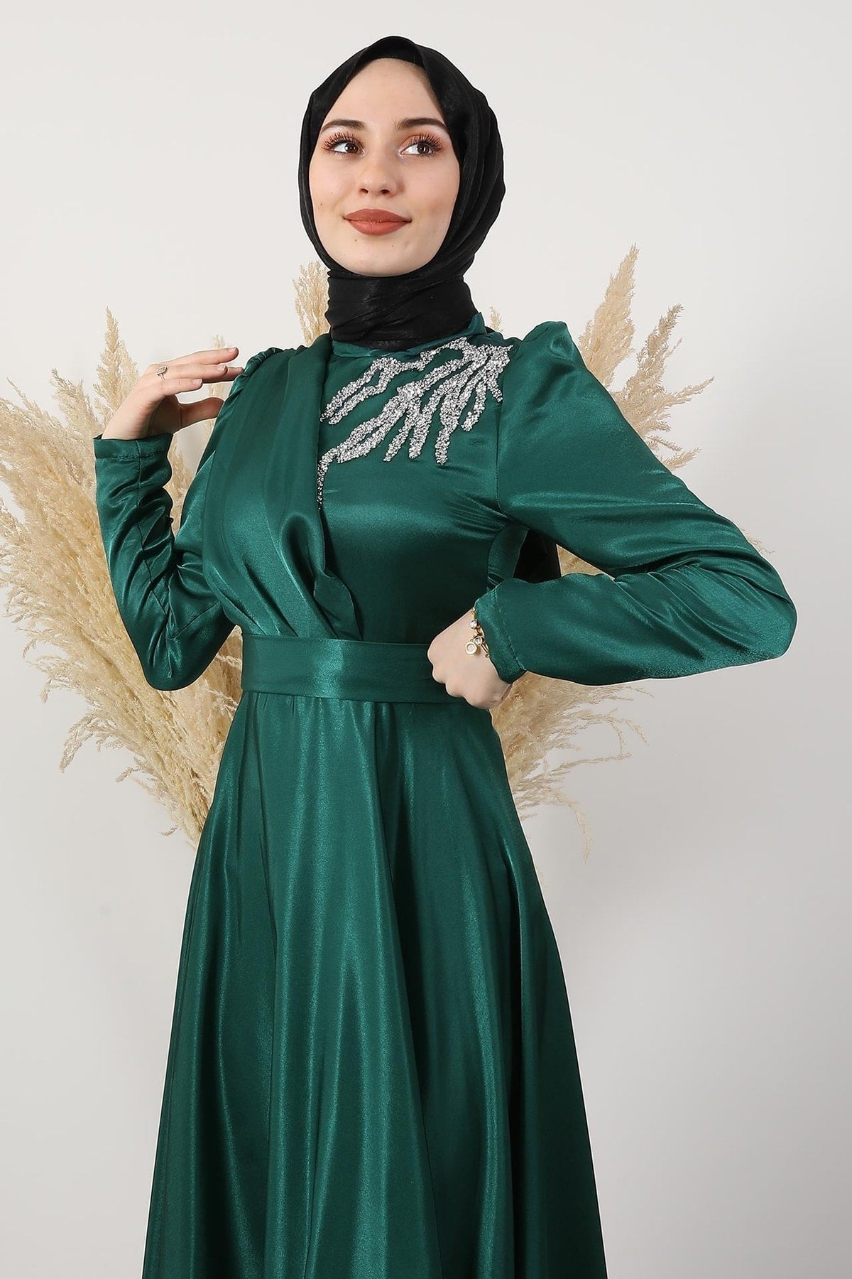 فستان سهرة giz astore لون أخضر