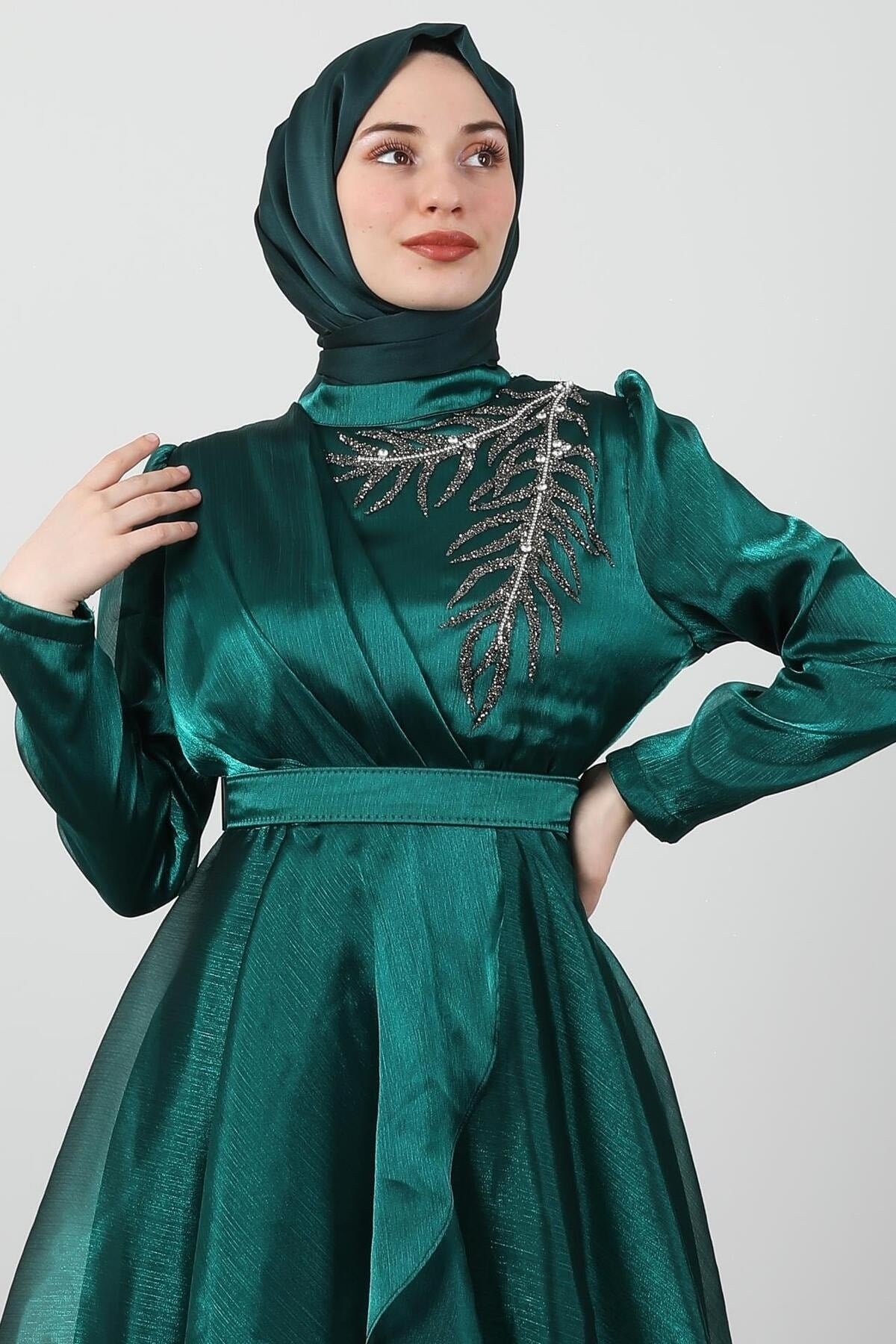 فستان سهرة giz astore لون أخضر