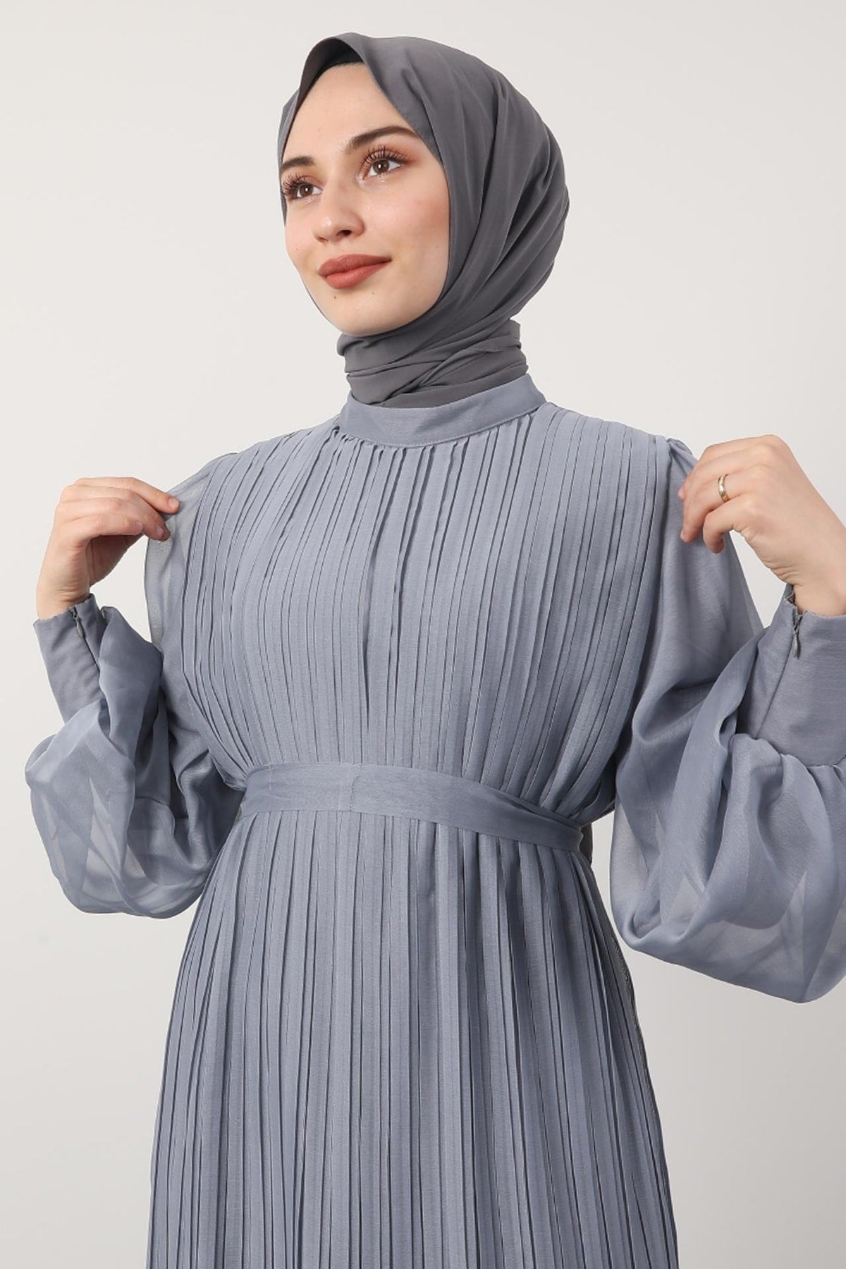 فستان سهرة giz astore لون رمادي