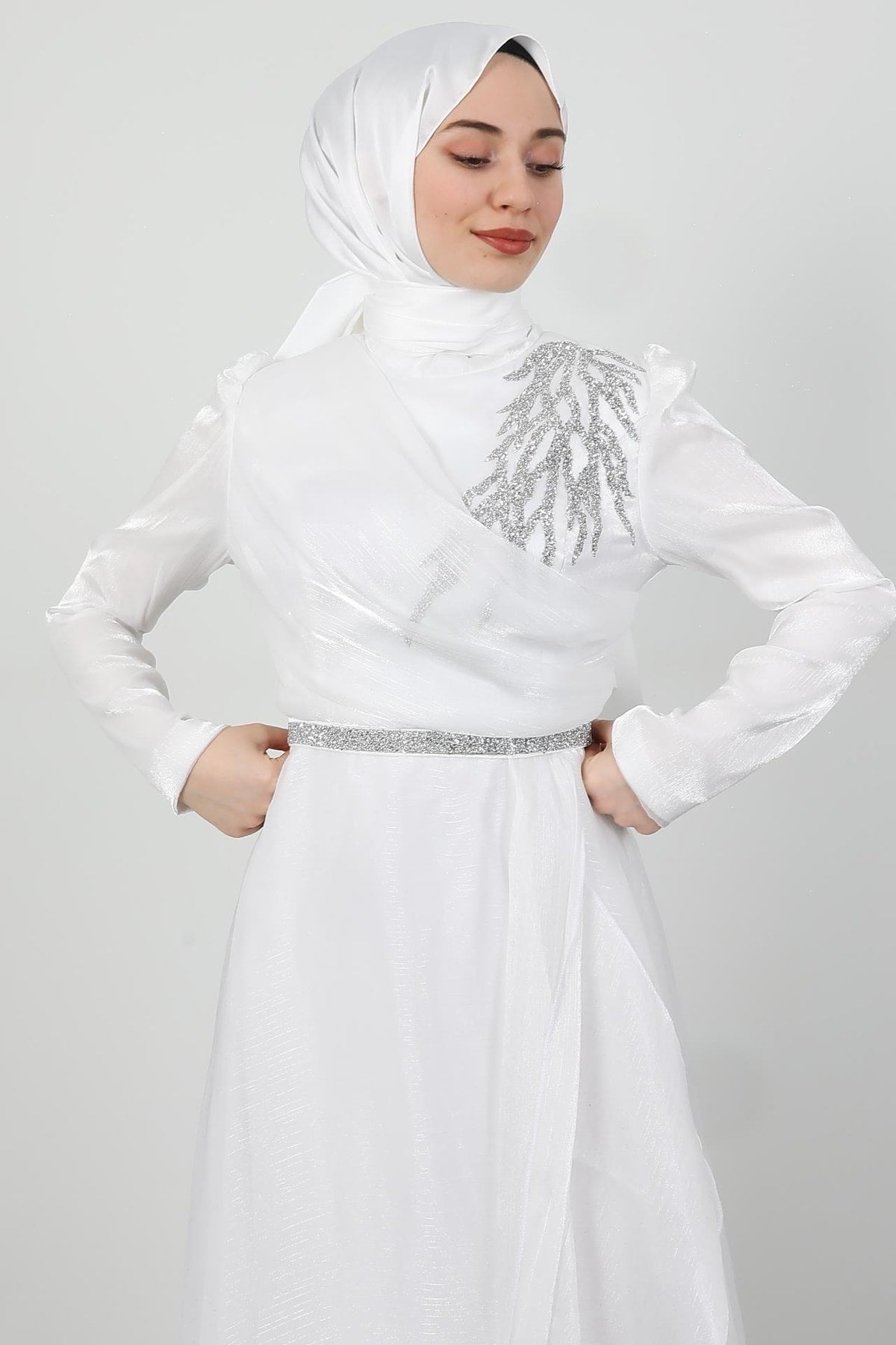 فستان سهرة giz astore لون أبيض