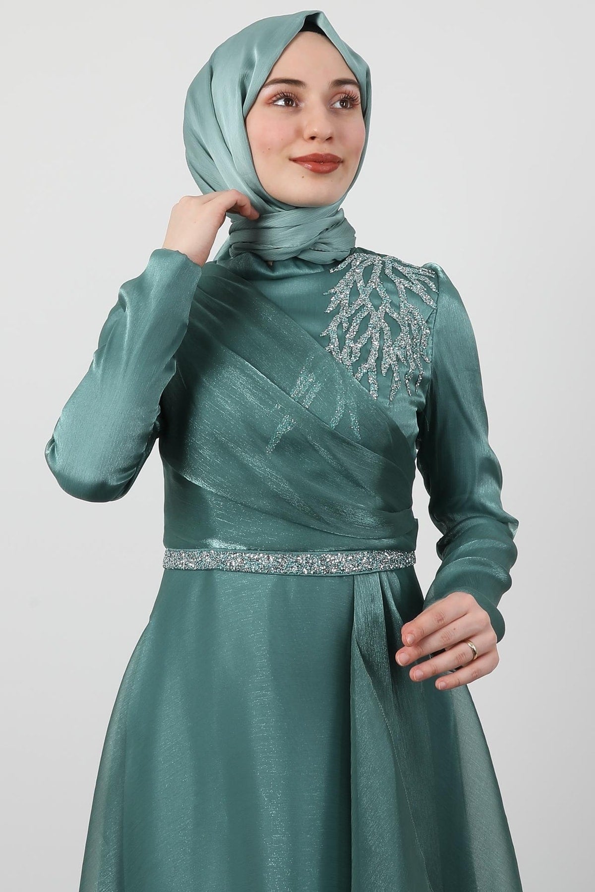 فستان سهرة giz astore لون أخضر
